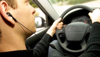 Faut-il interdire le Kit mains libres au volant ?