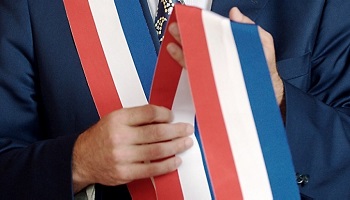 Un élu, condamné dans le cadre de ses fonctions, doit-il être inéligible à vie ?