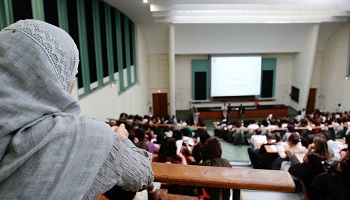 Un professeur de Paris 13 a été licencié, ce lundi 2 février, pour avoir refusé de donner son cours face à une élève voilée. Etes-vous pour ou contre ce licenciement ?