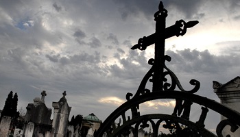 Trouvez-vous cela normal que la chaîne de télévision BFMTV remplace le terme cimetières chrétiens par cimetières municipaux ?