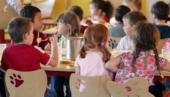 Les enfants de chômeurs n'auraient-ils pas le droit d'être à la cantine ?