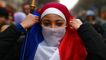 Êtes-vous favorable au port du voile dans les lieux publics en France?