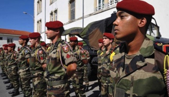Recours massif à l'armée (administration, sécurité intérieure, santé, éducation ) ?