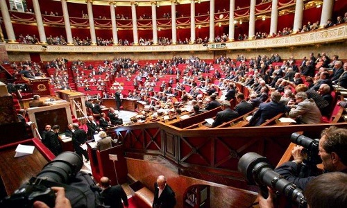 Êtes-vous favorable à une peine d'indignité nationale pour les auteurs d'actes contraires aux valeurs républicaines (actes terroristes, actes racistes, ...)?