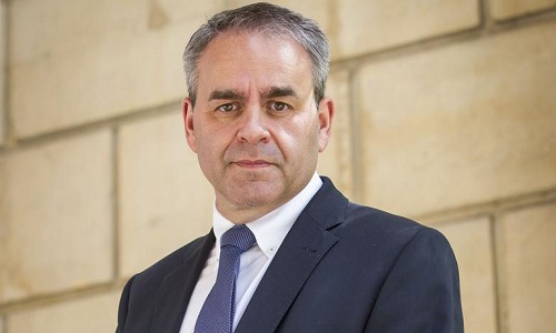 Trouvez-vous scandaleux que Xavier Bertrand se soit alloué d'une augmentation de ses indemnités de 4000 euros ?