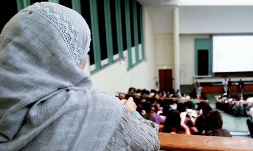 Parmis ces réactions, lesquelles sont le plus souvent adressées aux étudiantes qui portent le voile à l'université?