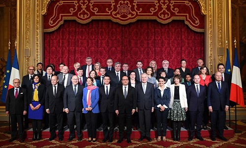 Le gouvernement en chute libre, les heures supplémentaires des policiers non-payées!