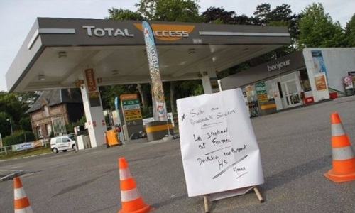 Blocage des raffineries, restriction de carburant, selon vous, le mois de mai promet-il une grève générale comme en 1968 ?