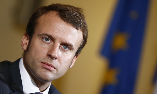 Que pensez-vous de la phrase de M. Macron ''le meilleur moyen de se payer un costume c'est de travailler'' ?