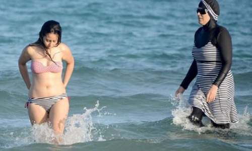 Pour ou contre le port du burkini sur l'ensemble des côtes et des eaux territoriales françaises ?