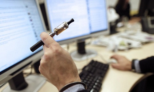 Pour ou contre l'utilisation de la cigarette électronique dans les lieux publics ?