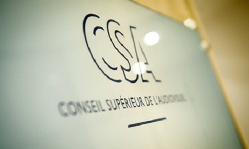 Le CSA doit-il sanctionner un journaliste TV qui affiche trop ses opinions politiques ?