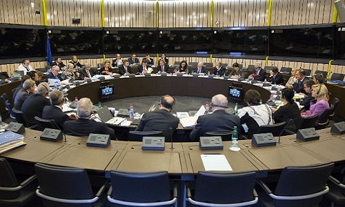 Pensez-vous qu'il faudrait renverser notre gouvernement et quitter l'UE, ainsi que l'OTAN  ?