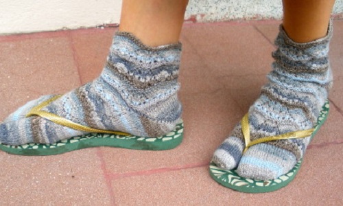 Que pensez-vous des tongs avec des chaussettes ?