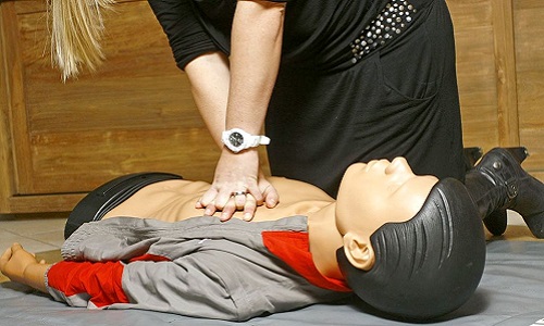 Éduquer les migrants au secourisme par groupe afin qu'ils retournent chez eux agir, qu'en pensez-vous ?