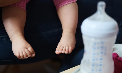 Pour ou contre le retrait de l'agrément à une assistante maternelle qui reçoit son amant pendant que les enfants font la sieste ou ne sont pas encore sortis de l'école ?