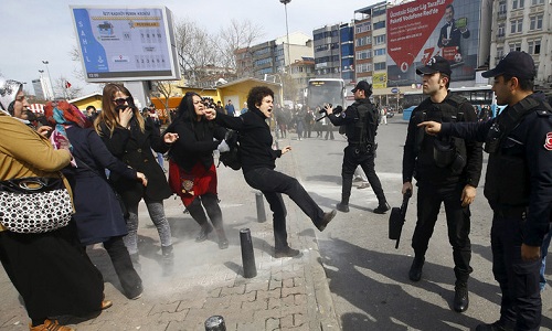 Pour ou contre l'usage de balles en caoutchouc pour tous les policiers ?