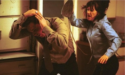 Plus de 149 000 hommes ont été victimes de violences au sein de leur couple, doit-on en parler plus ?