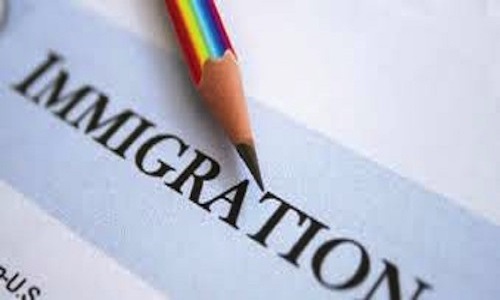 Immigration : Qui demande aux candidats de réduire l'immigration? Nous ne souhaitons pas qu'ils la réduisent, nous exigeons qu'ils y mettent un terme définitif! 66 millions pour un petit pays comme la France c'est suffisant. Et dorénavant nous sommes ruinés et pauvres