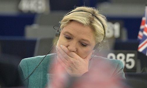 Trouvez-vous normal que Marine Le Pen ne trouve aucune banque pour le financement de sa campagne 2017 ?