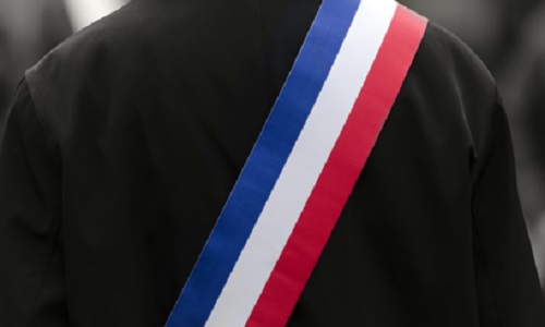 On n'a plus d'argent !  Ne pensez-vous pas qu'en élisant un Maire unique dans les petites communautés de communes ( jusqu'à 25000 hab.), nous ferions de substantielles économies ?