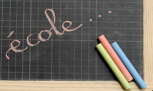 Faut-il rétablir une autorité stricte des professeur(e)s dans les écoles ?