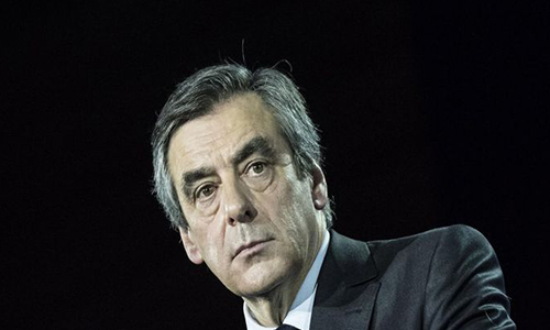 Pensez-vous que François Fillon puisse continuer sa campagne en refusant les médias et en étant pas présent dans les meetings ?