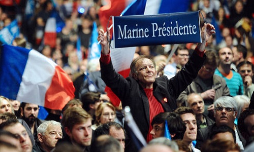 Trouvez-vous normal que des gens se montrent aussi haineux et même presque raciste contre des personnes qui se rendent a un meeting du front national ?