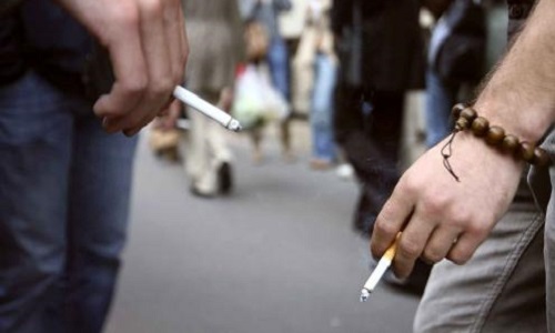 Interdire de fumer dans la rue ?
