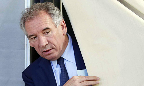 François Bayrou doit-il quitter le Gouvernement ?