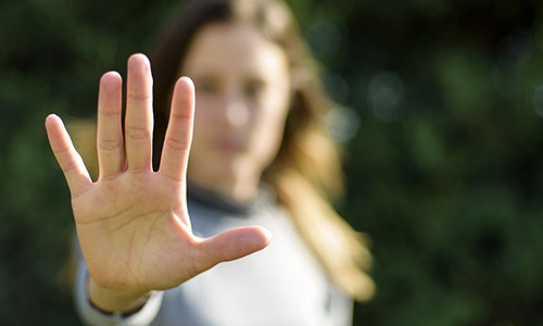 Le harcèlement de rue doit-il être pénalisé ?