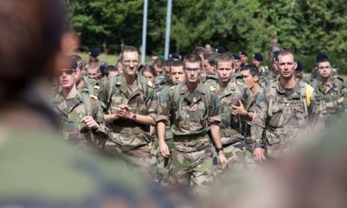 Emmanuel Macron est favorable à un service national obligatoire : votre opinion ?