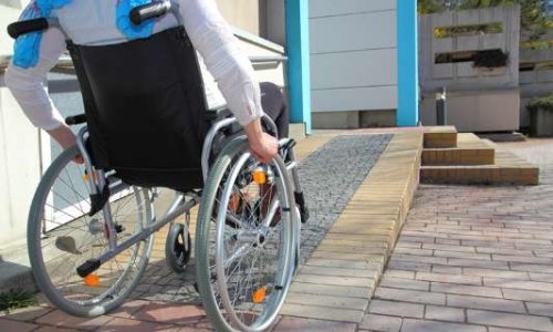 Fait-on assez pour rendre les lieux publics accessibles aux personnes en situation de handicap ?